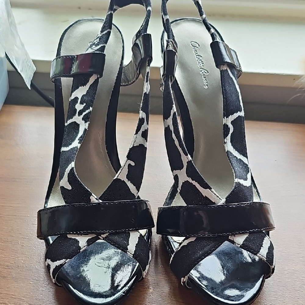 NIB Charlotte Russe Black and White Giraffe Animal Print Slingback Heels Sz 9